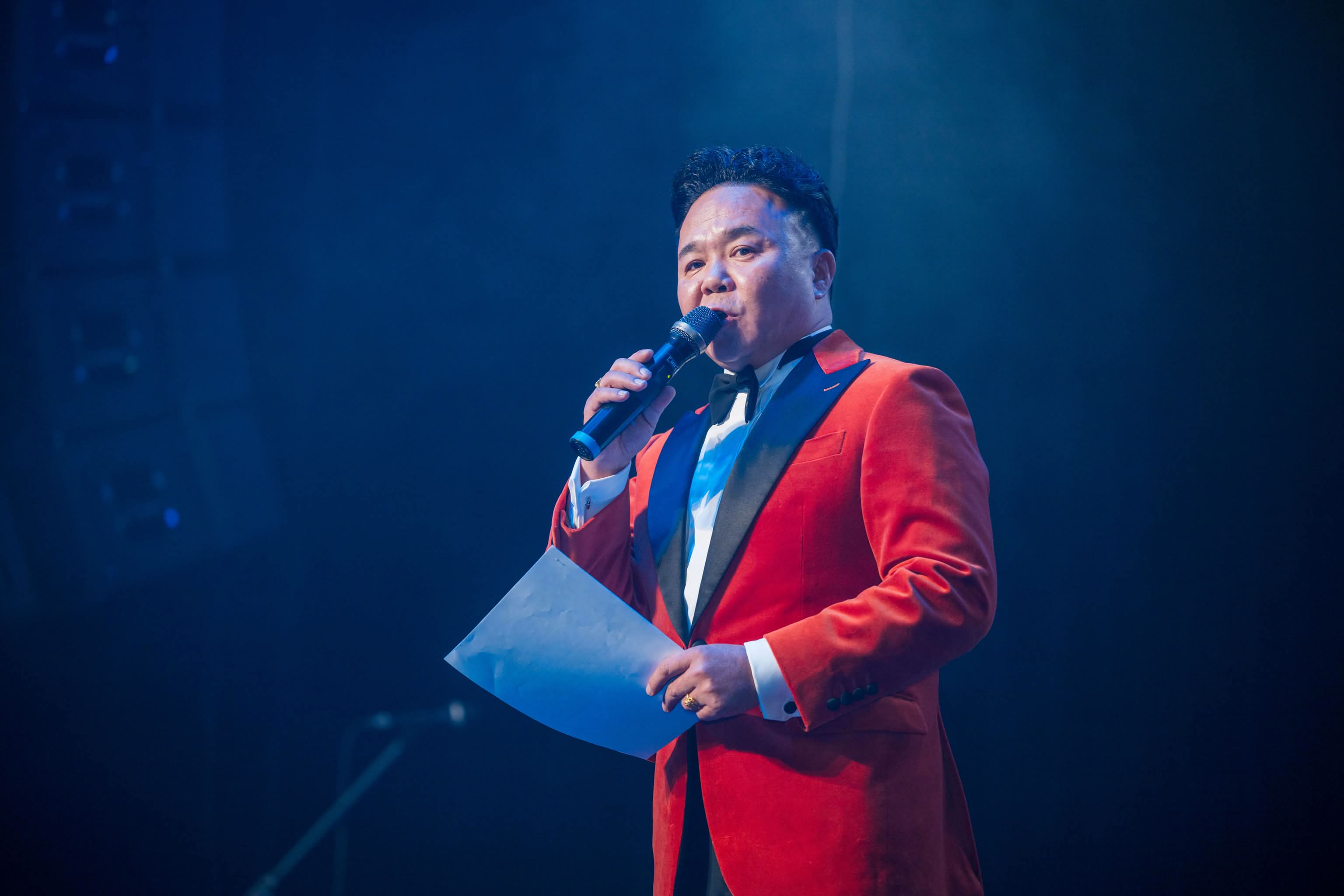 Celebration Entertainment Mongolia — хөтлөгч тайзан дээр