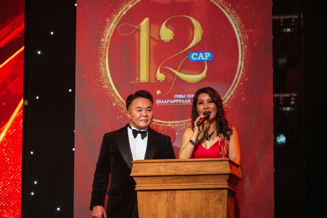 Celebration Entertainment Mongolia — хөтлөгчид тайзан дээр
